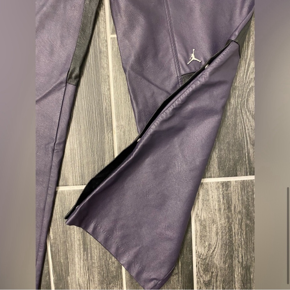 RARE Air Jordan Bottoms Womens Classics 2.0
Luxe Plush Faux Leather Pants Small - Picture 7 of 9